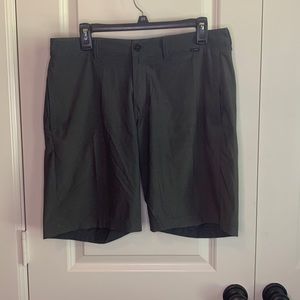 Travis Mathew Mens Golf Shorts 9.5" Inseam Stretch Flat Front Gray Size 32